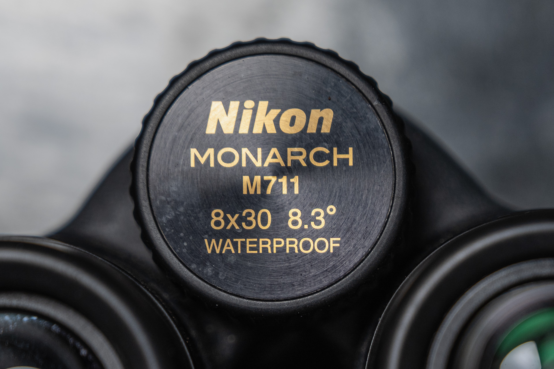 こちらも10年以上愛用するNikon MONARCH 8×30。視界が広くかつ優秀な光学性能
