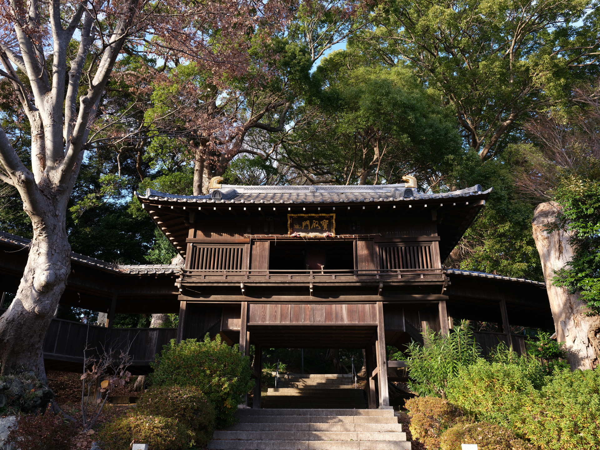 富士フイルム GFX100RF／35mm（28mm相当）／絞り優先AE（1/125秒、F8.0、−0.7EV）／ISO 500