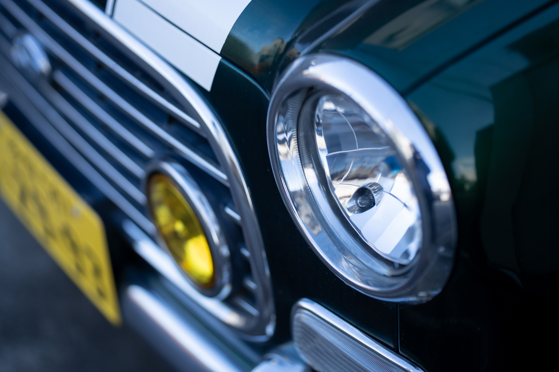 クルマの写真なども門外漢ですが、こうした金属の質感の描写を見てみたくなります。合焦点はハイライト部分なのにキッチリとした滲みのない描写であることに驚きます。<br><span class="fnt-85">ソニー α7CR／ZEISS Otus ML 1.4/85／85mm／絞り優先AE（1/1,000秒、F1.4、±0.0EV）／ISO 100</span>