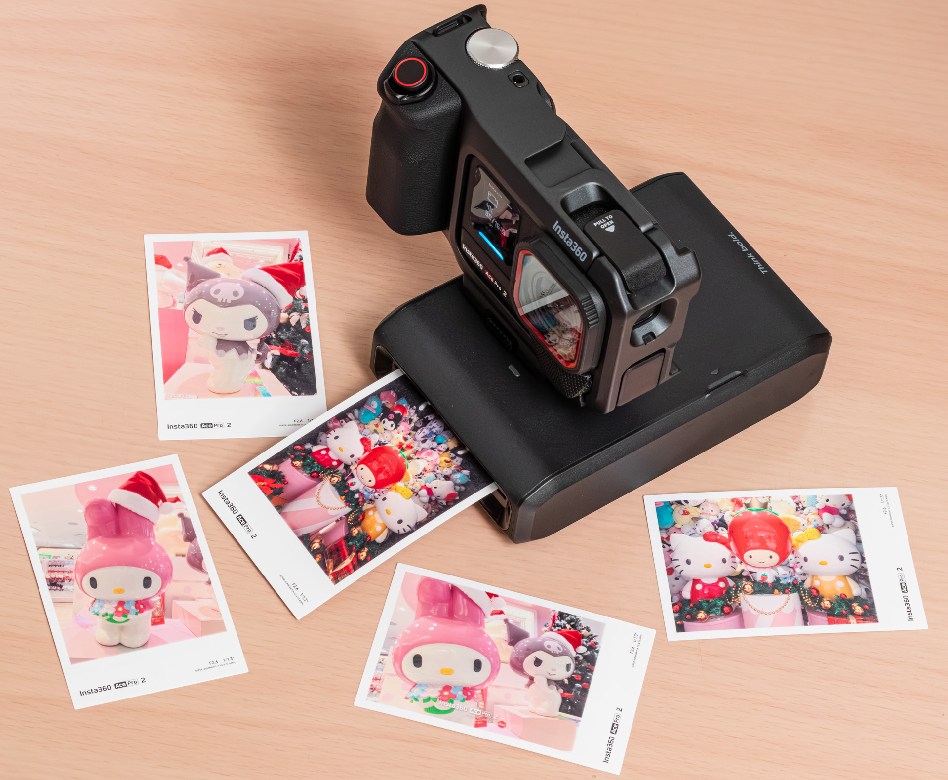 「Insta360 Ace Pro 2 ポケットプリンター」（1万7,600円）も登場。カメラに装着できるのでアクションカムが”インスタントカメラ”に変身する。流行の「推し活」にも使えそうだ