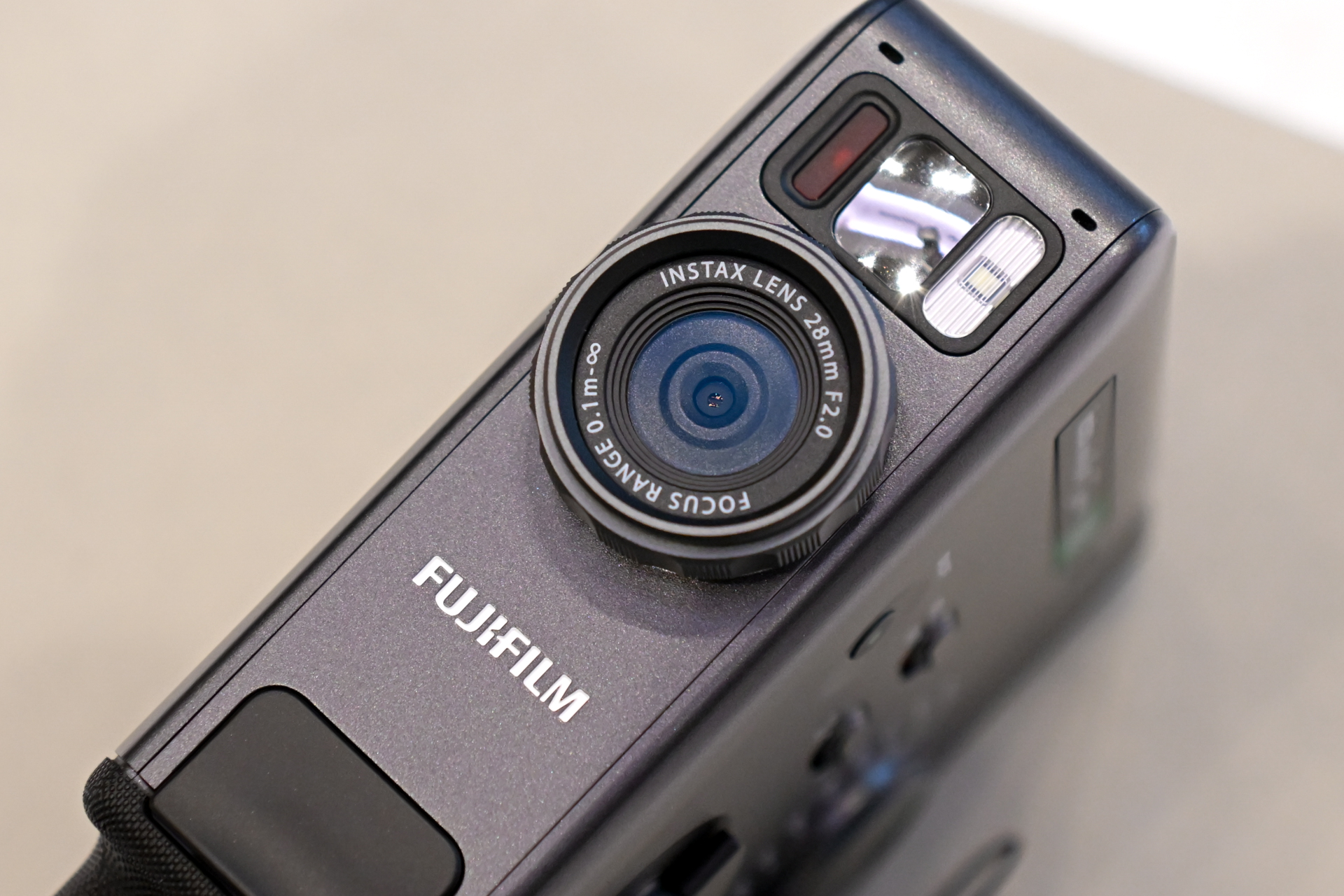 レンズは28mm相当 F2