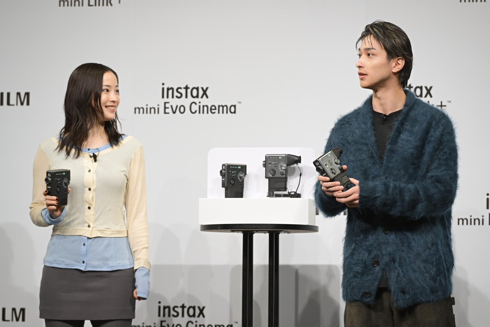 左から広瀬すずさん、横浜流星さん