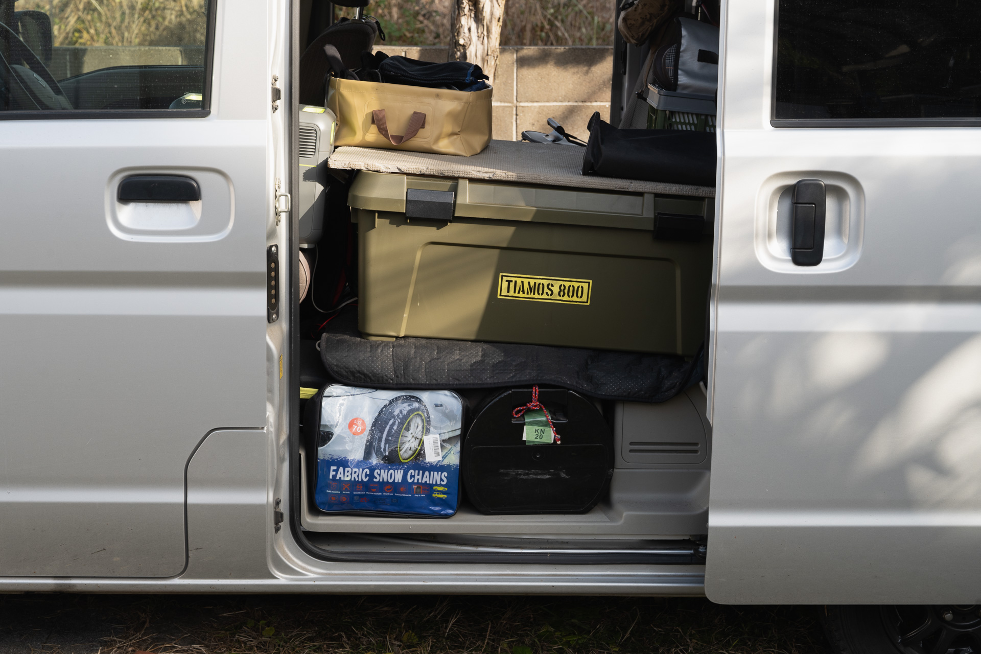 最下段左が布チェーン、その右黒い箱は金属チェーン