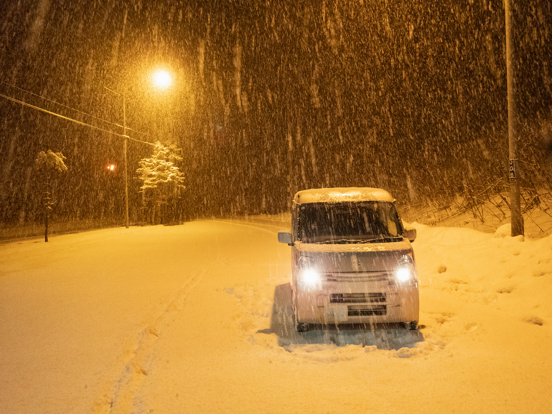 大雪の積丹半島。4輪スタッドレスでも少々心許無くなってきた