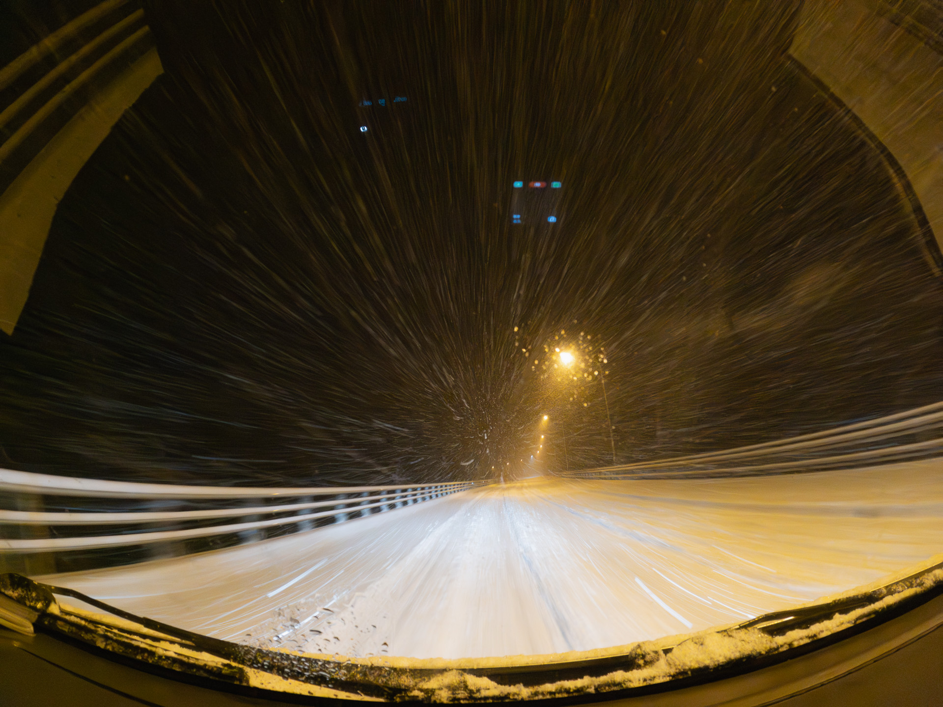 新雪の道。走行距離は約50km。チェーン全体が毛羽立つ