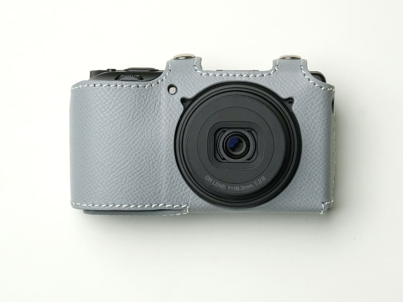 【別売本皮ケース付】RICOH GR DIGITAL III 本体と付属品 RICOH GR III/IIIx/IV用の本革・デニム製ボディケース - デジカメ Watch