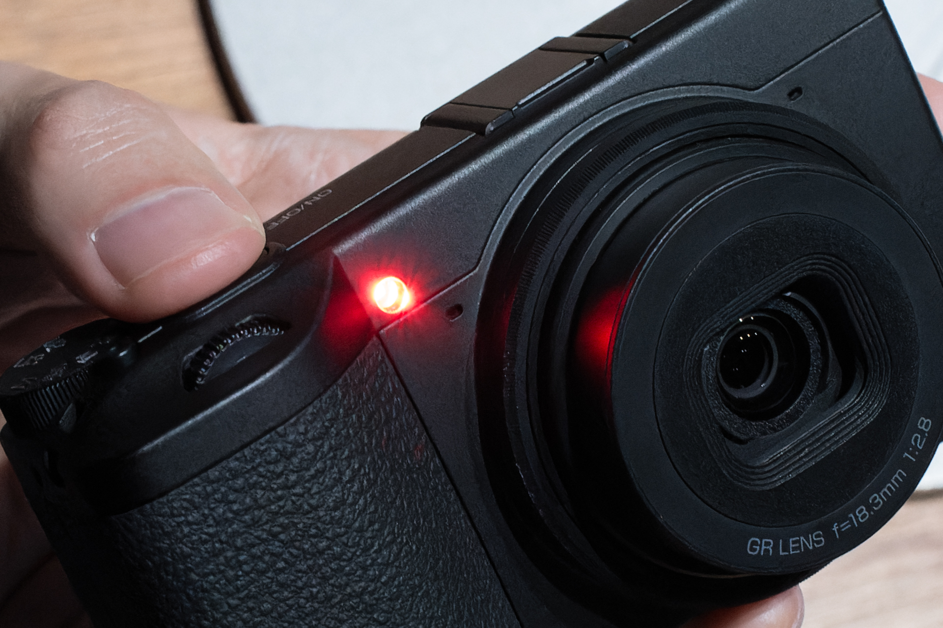 AF補助光ランプの色を赤に変更している