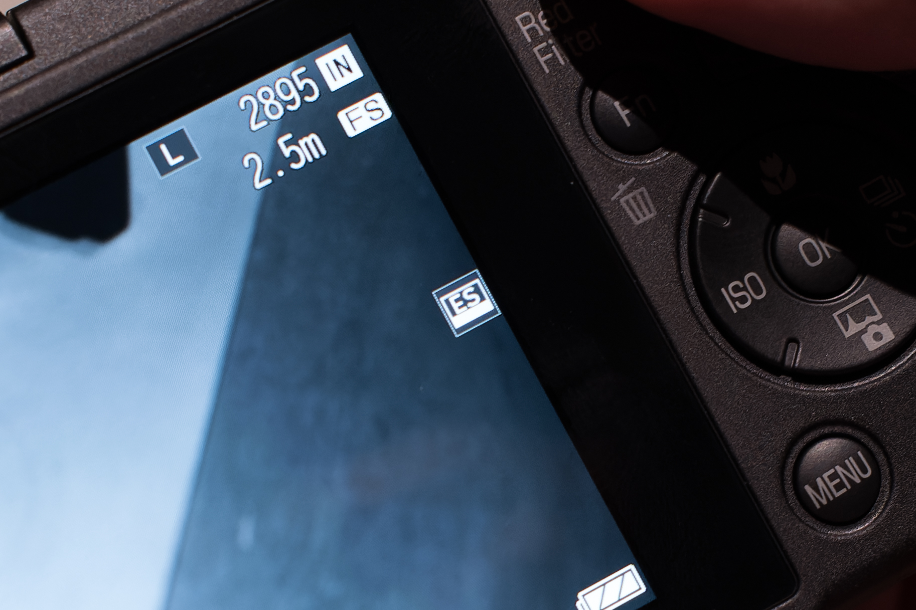 電子シャッターでの撮影時には、撮影画面に「ES」のアイコンが出る