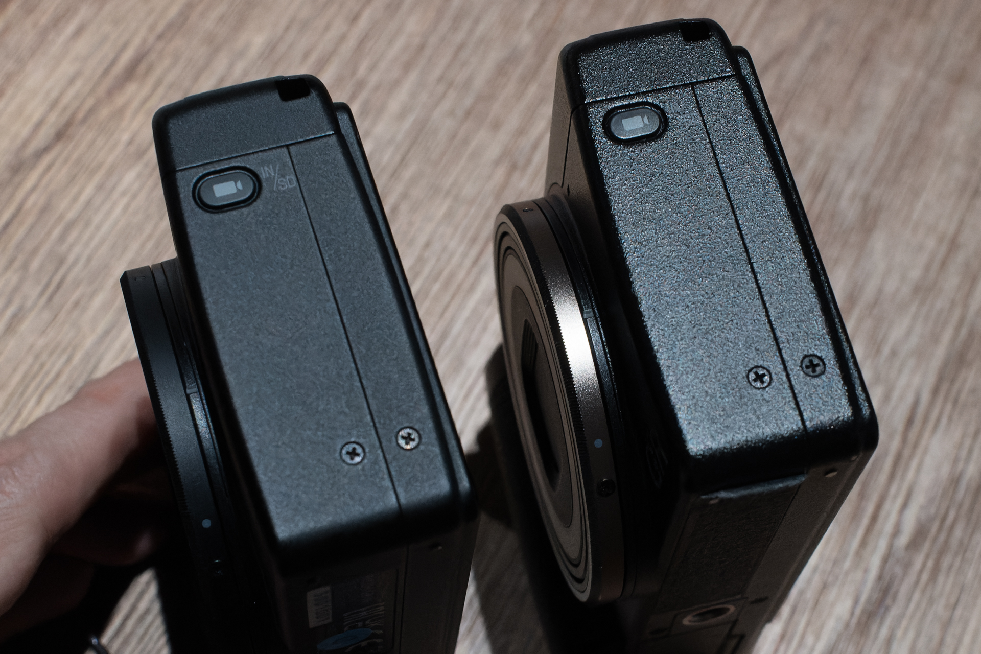 側面ボタンの機能は同じ