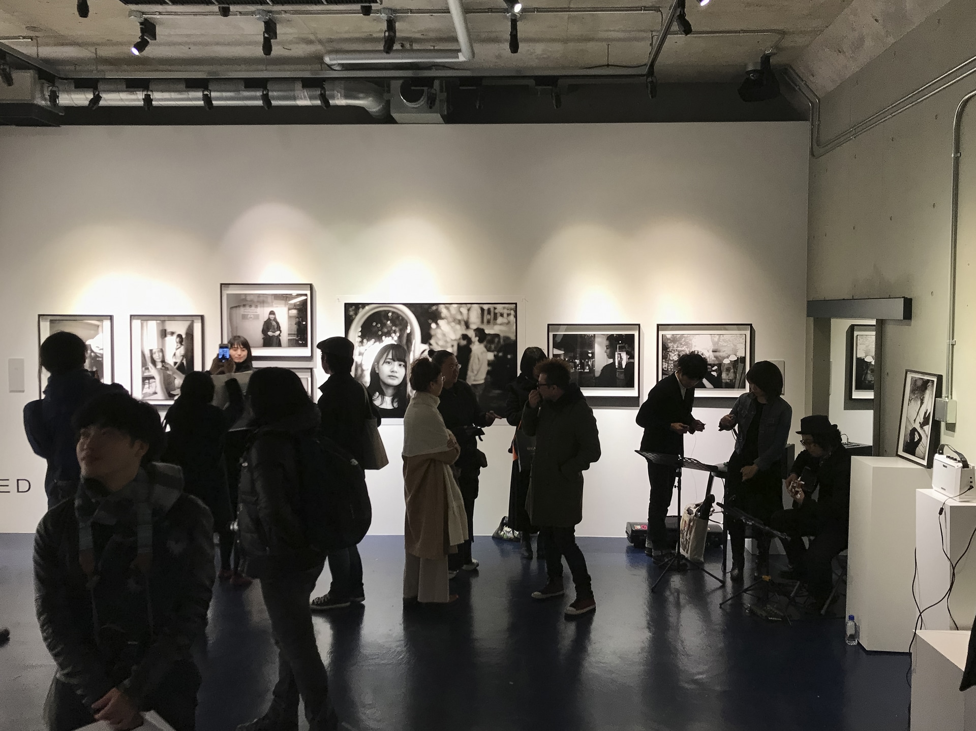 2018年にBOOKMARCで行った、ハービー・山口さんの写真展「LAYERED」。こちらのプリントも高橋さんが手掛けた