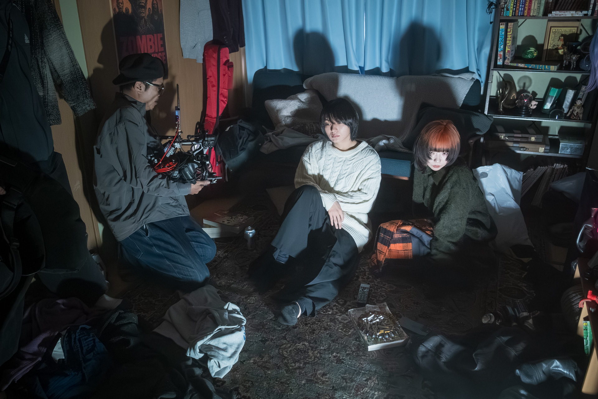 撮影現場の様子。ロケは千葉県木更津市のセットで行われた