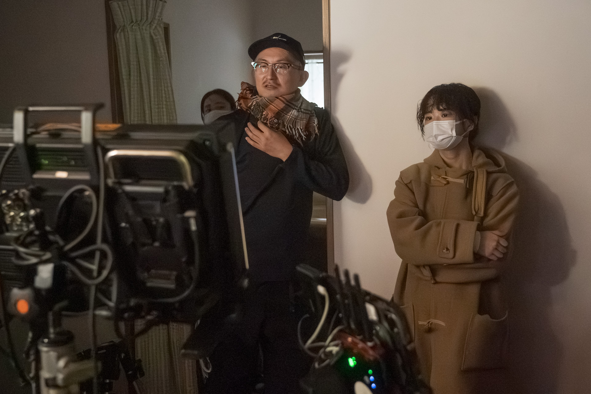 演技を見つめる眼差しも真剣そのもの