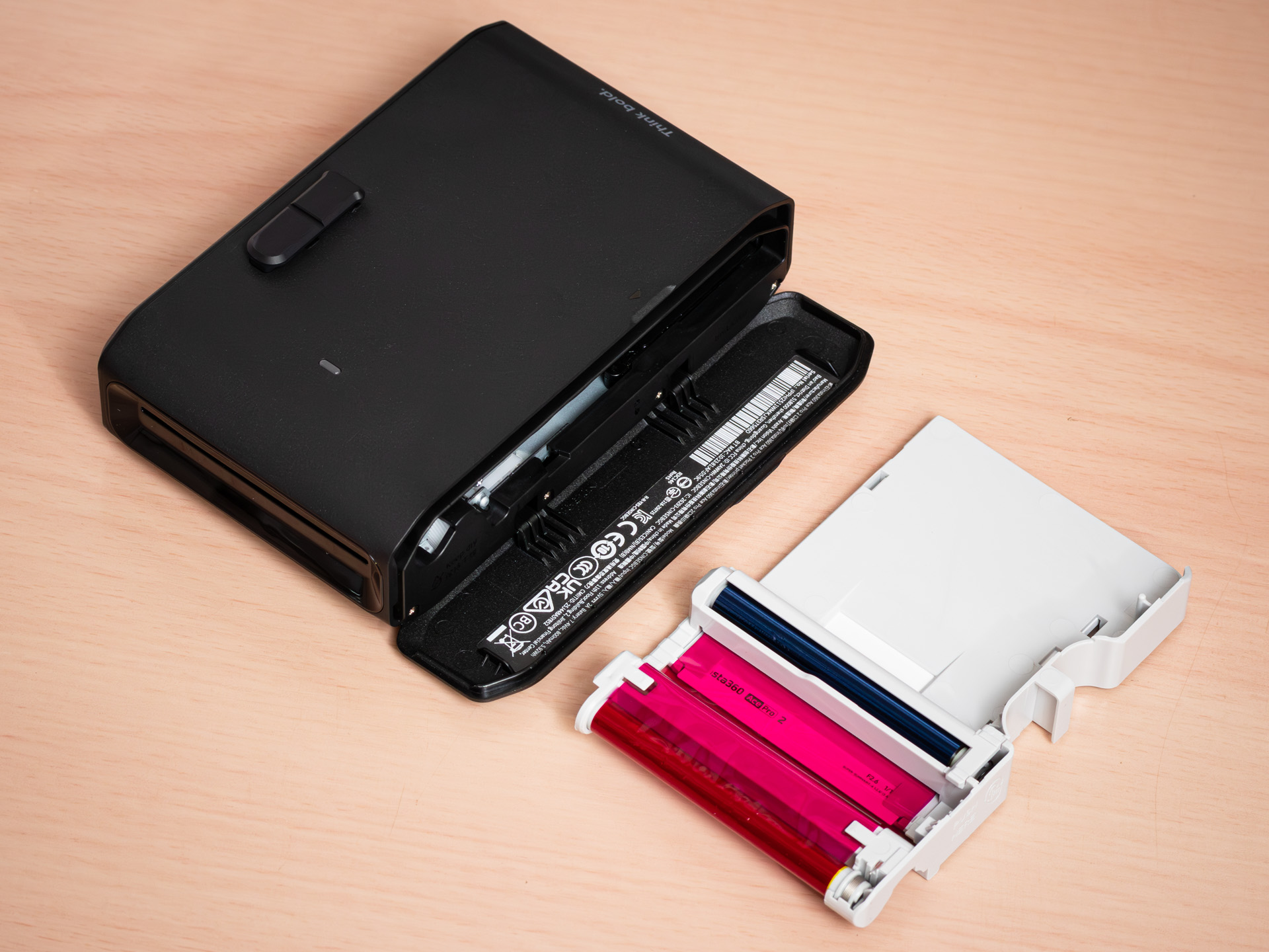 カートリッジは側面から入れる