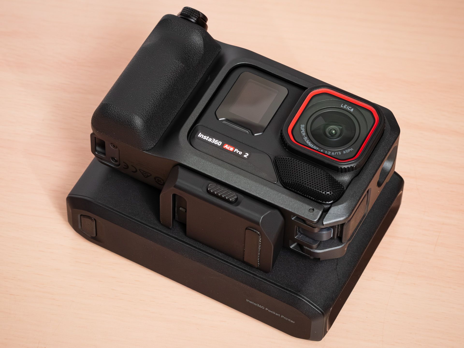 収納時は小さく固定することもできる