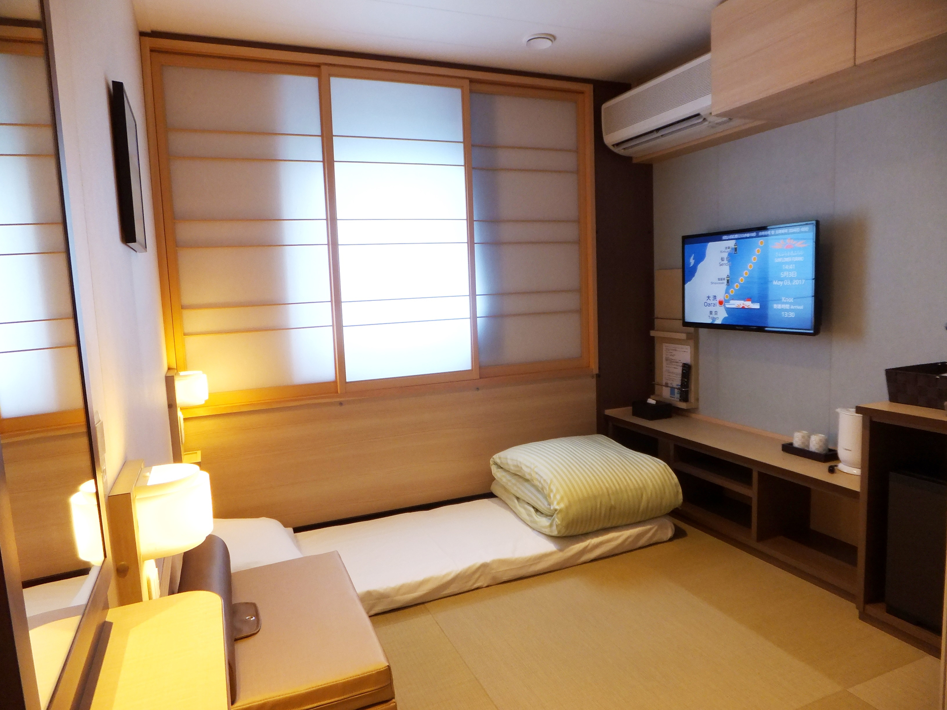 泊まった部屋は4畳半1間って感じ。1泊2名には十分な広さです（画像提供：株式会社 商船三井さんふらわあ）