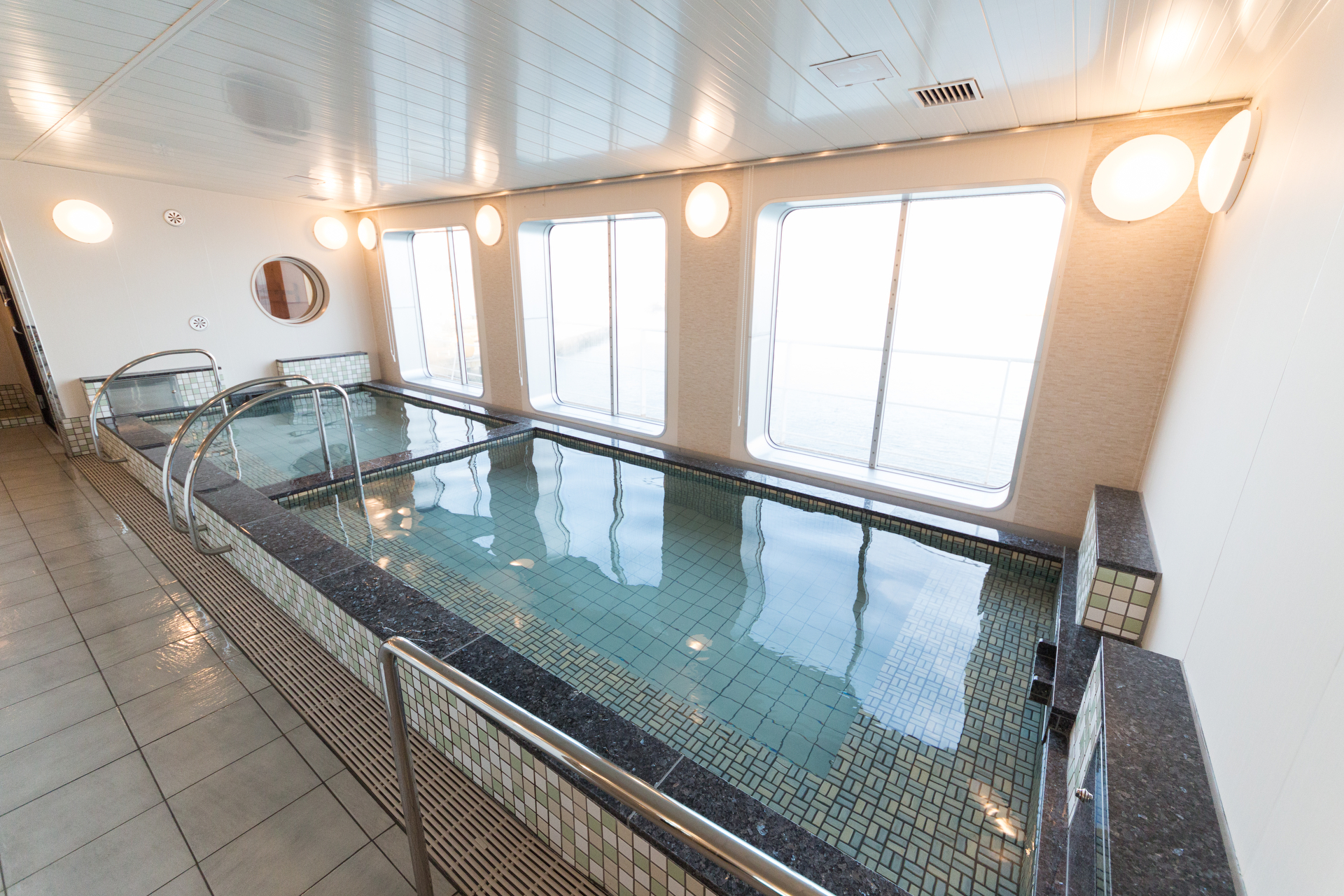 大海原を眺めながら朝風呂にも入れる（画像提供：株式会社 商船三井さんふらわあ）