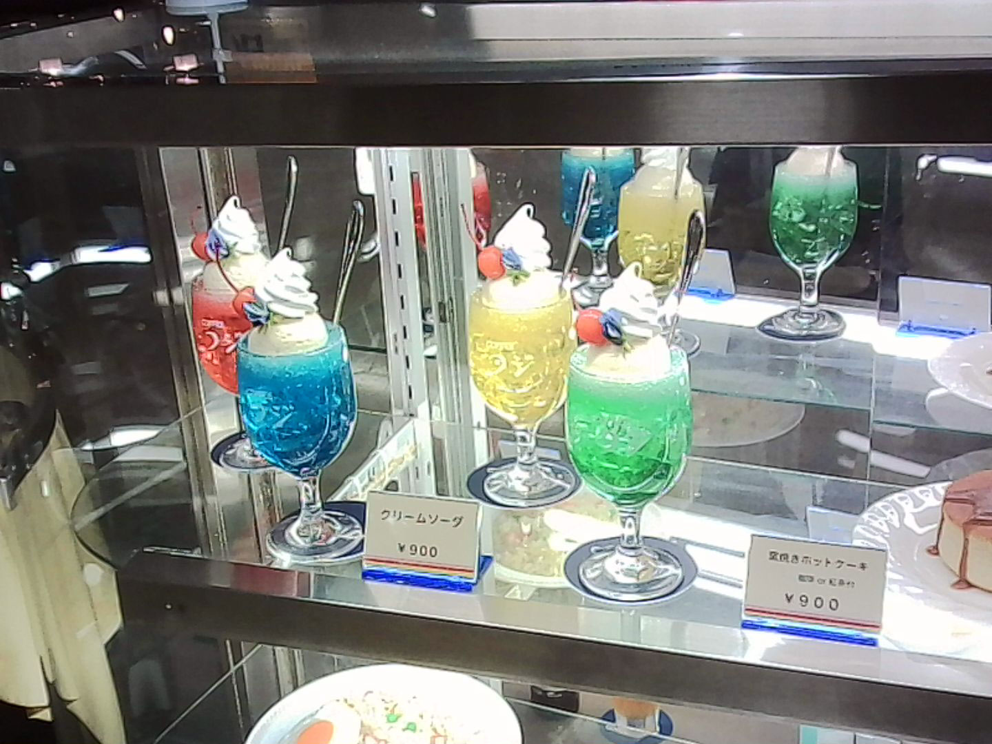 VHSの3倍速で録画した映像を画面撮りしたのでは、くらいの画質。加工では生み出すことができない極小センサーサイズならではの画作り