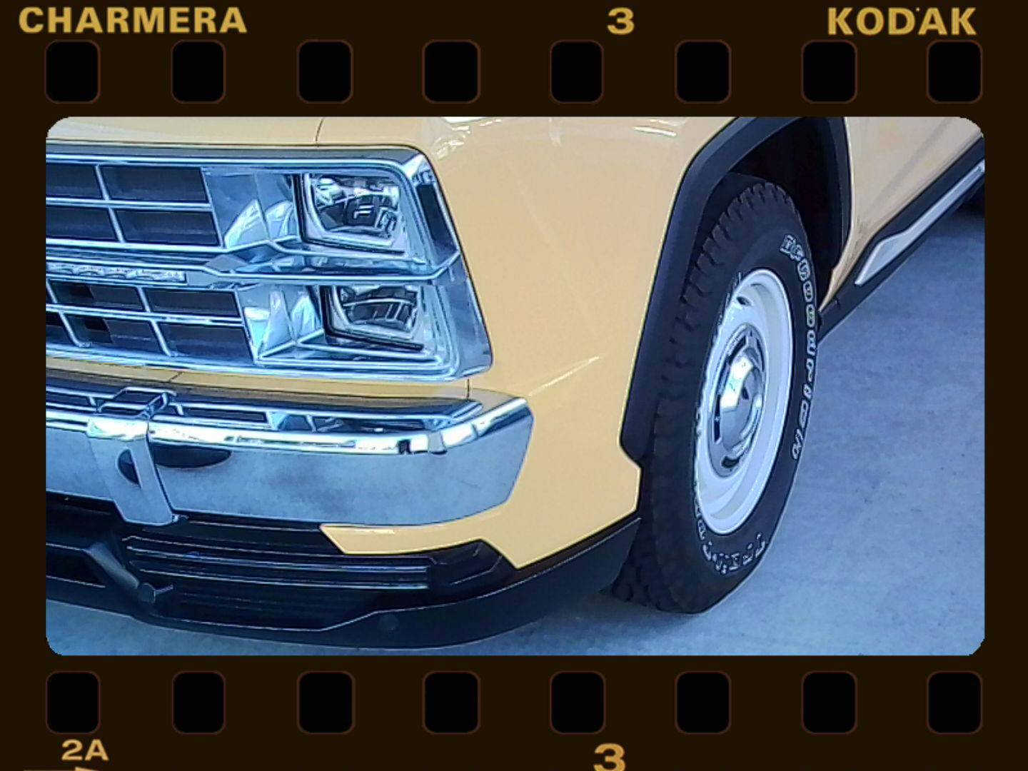 フィルムパーフォレーション風フレーム