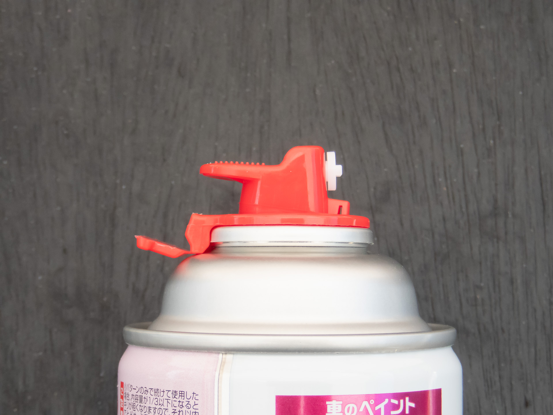 噴射範囲大。平面の多いエブリイのバンパーでは大で十分だった