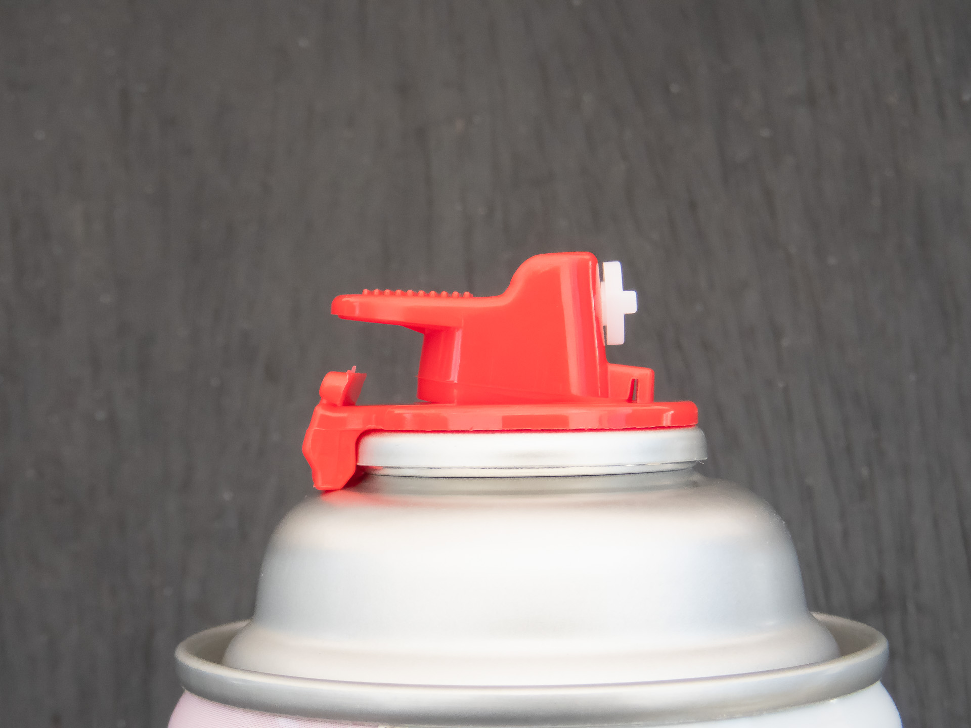 噴射範囲小。ストッパーの位置に注目。小物塗装や凹凸が入り組んだ場所などは小を使うといい