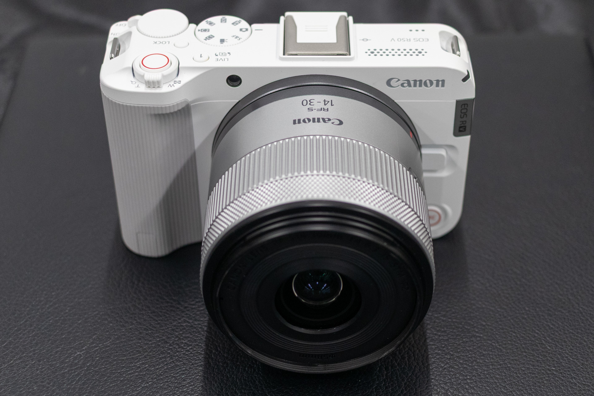 EOS R50 V（ホワイト）