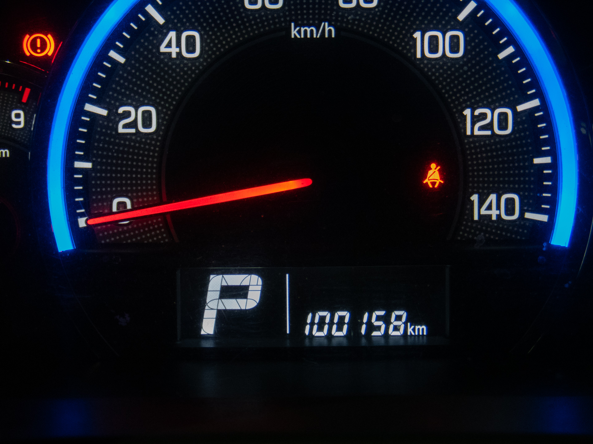 10万kmぴったりのところは高速道路走行中だったので、家に戻ってから撮影