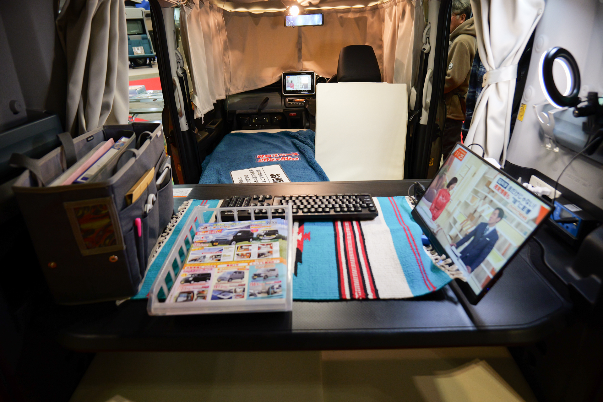 こちらが内装。1人で就寝するタイプ