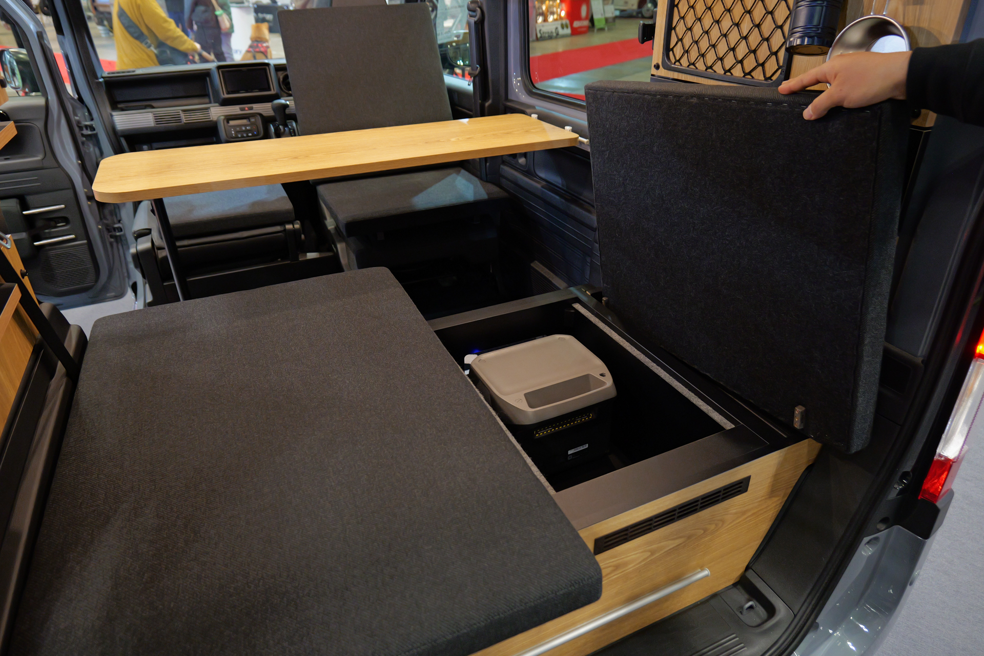 ポータブル電源を格納した様子