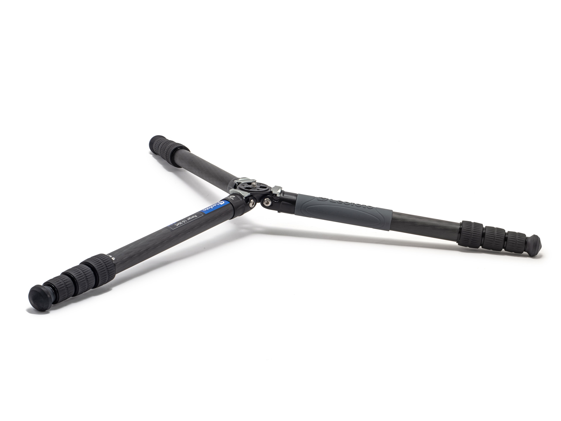 エレベーター部分を排したことで、軽量化を達成している。エレベーターの干渉もないため、ローアングル撮影も非常にスピーディーに行える