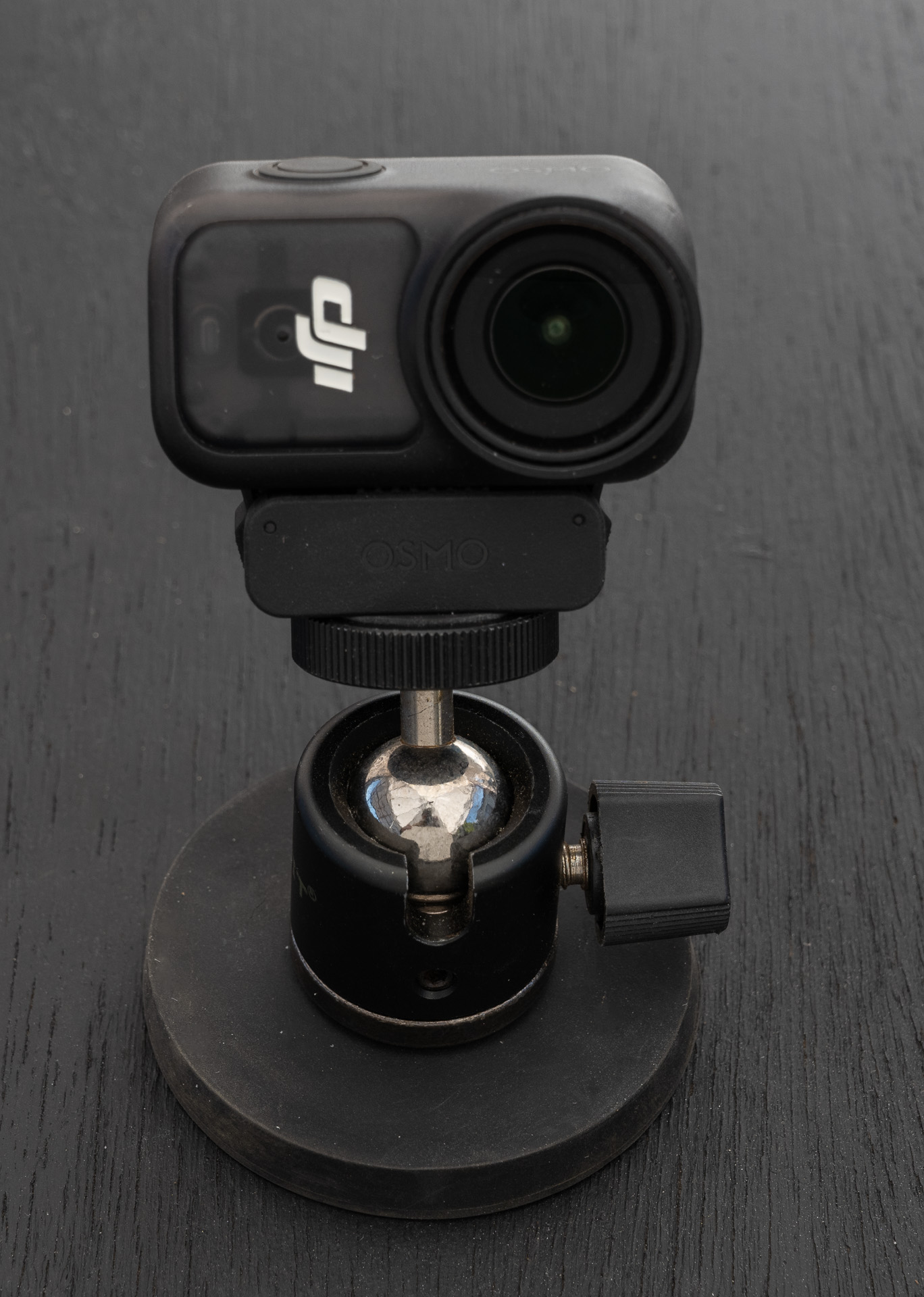 雲台付きのマグネットマウントであればフレーミングの自由度が高い