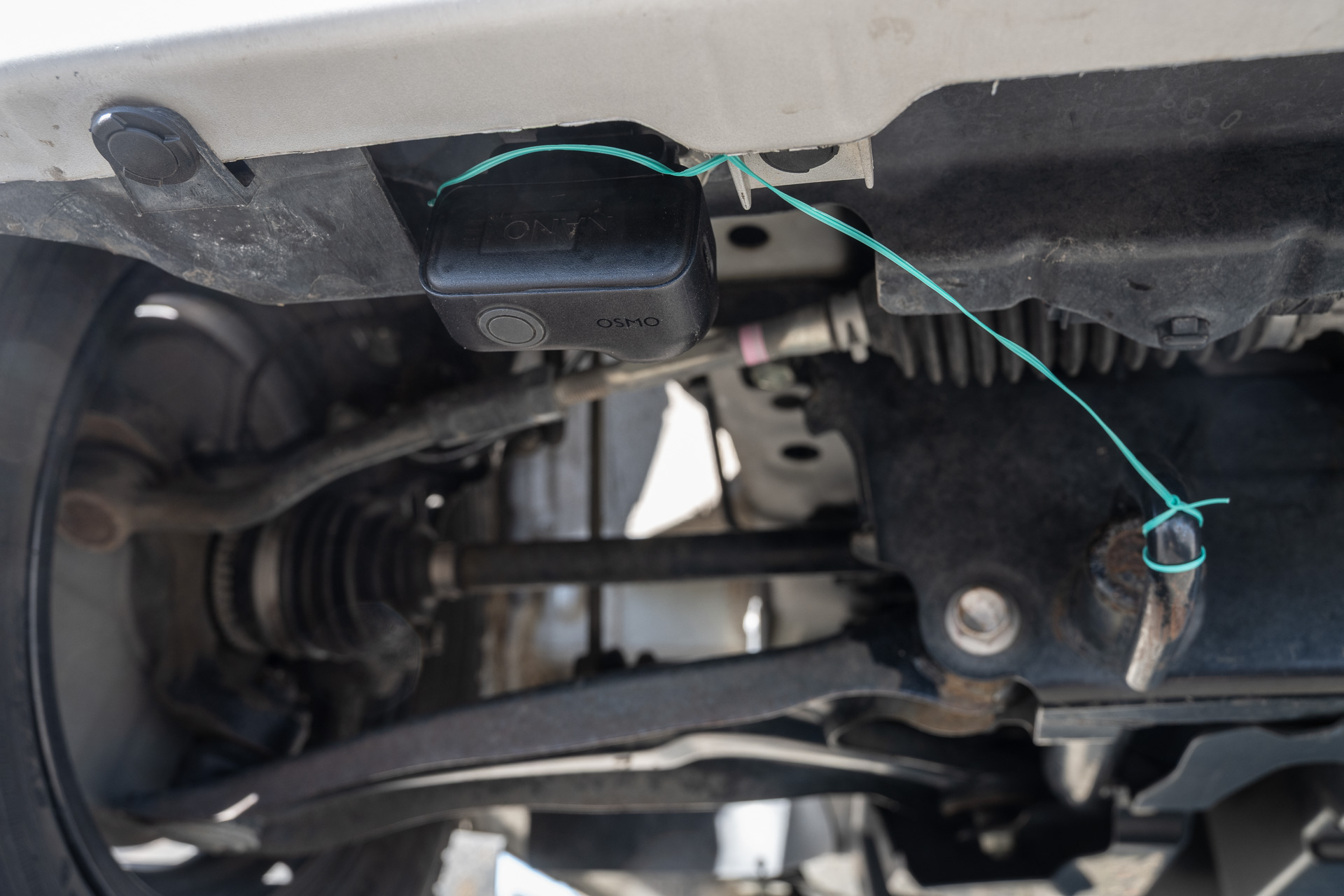 フロント側はOsmo Nano 磁気ハットクリップで取り付けた