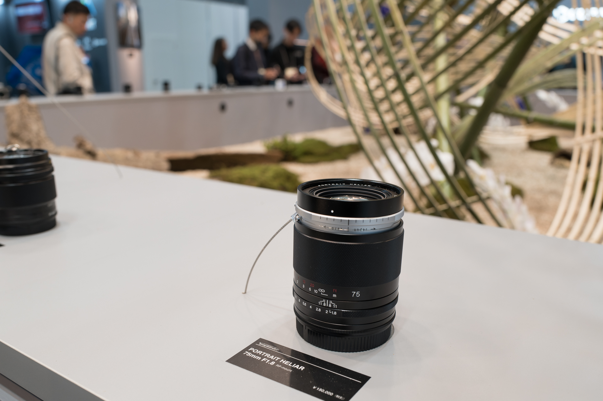 収差コントロールリングの効果を試したい「PORTRAIT HELIAR 75mm F1.8」は、タッチアンドトライコーナーに常設