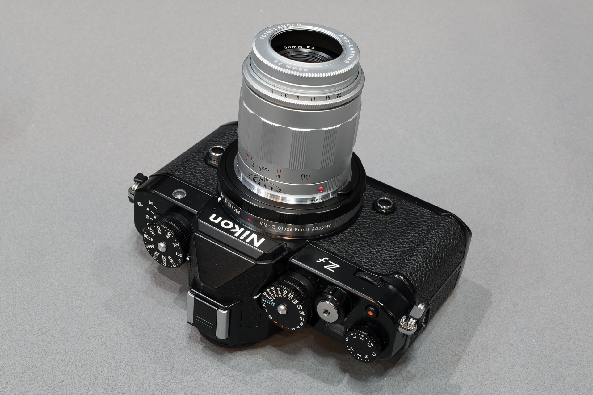 マウントアダプター経由でニコンZfに装着