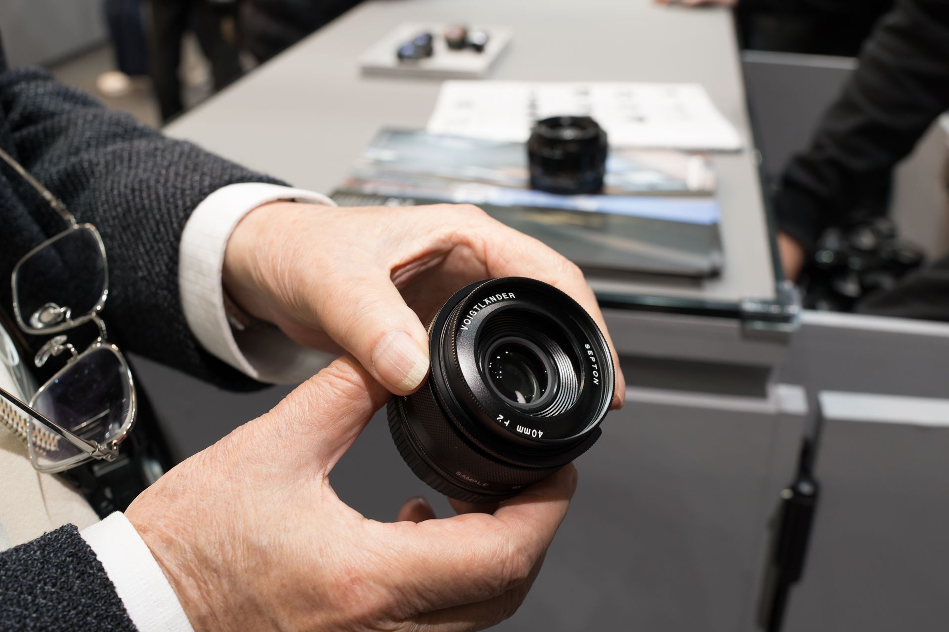 発売前のレンズもじっくりチェックできる