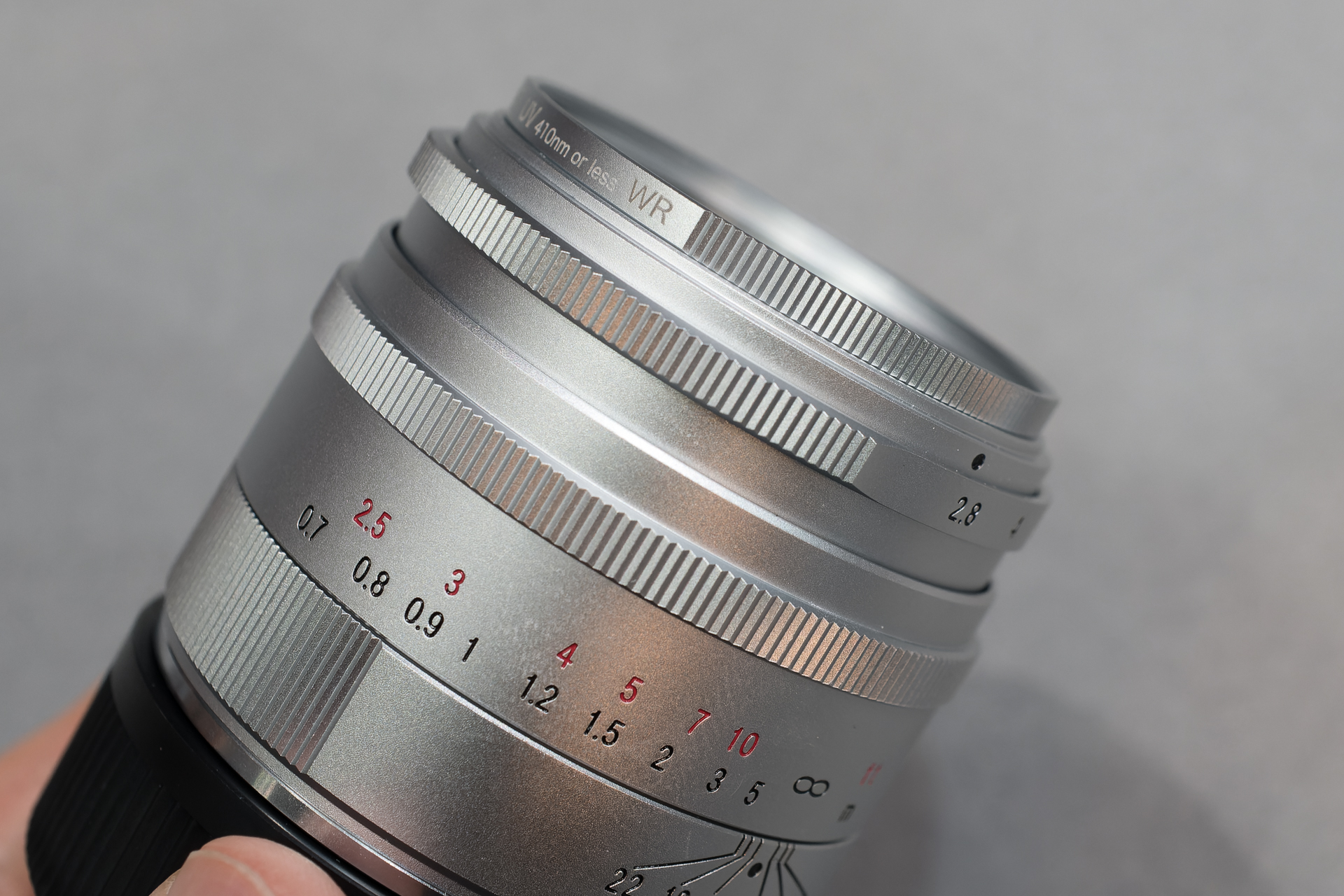 シルバーのレンズに、シルバー枠のUVフィルターを装着