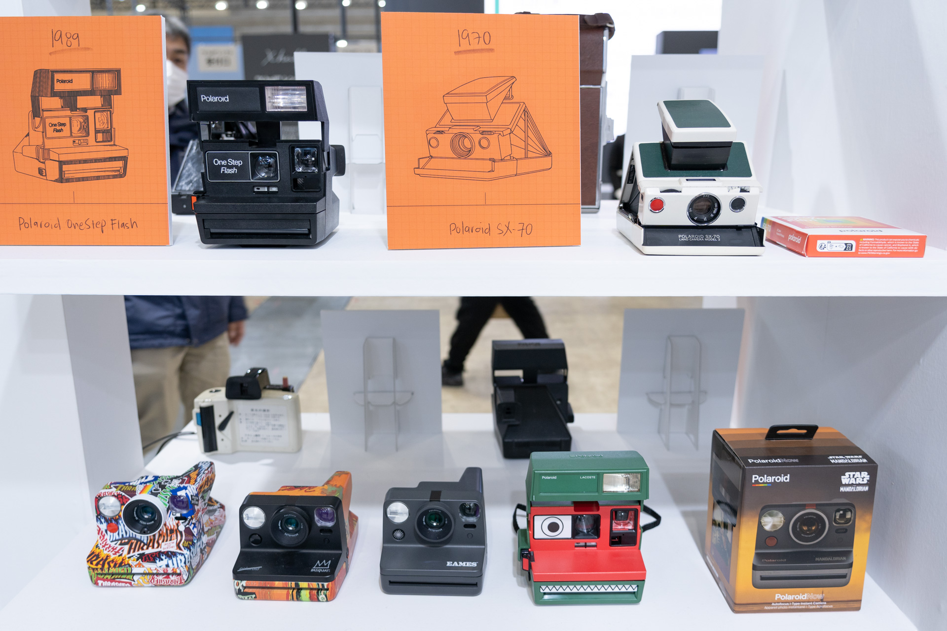 アイコニックな存在の「SX-70」も飾ってあった