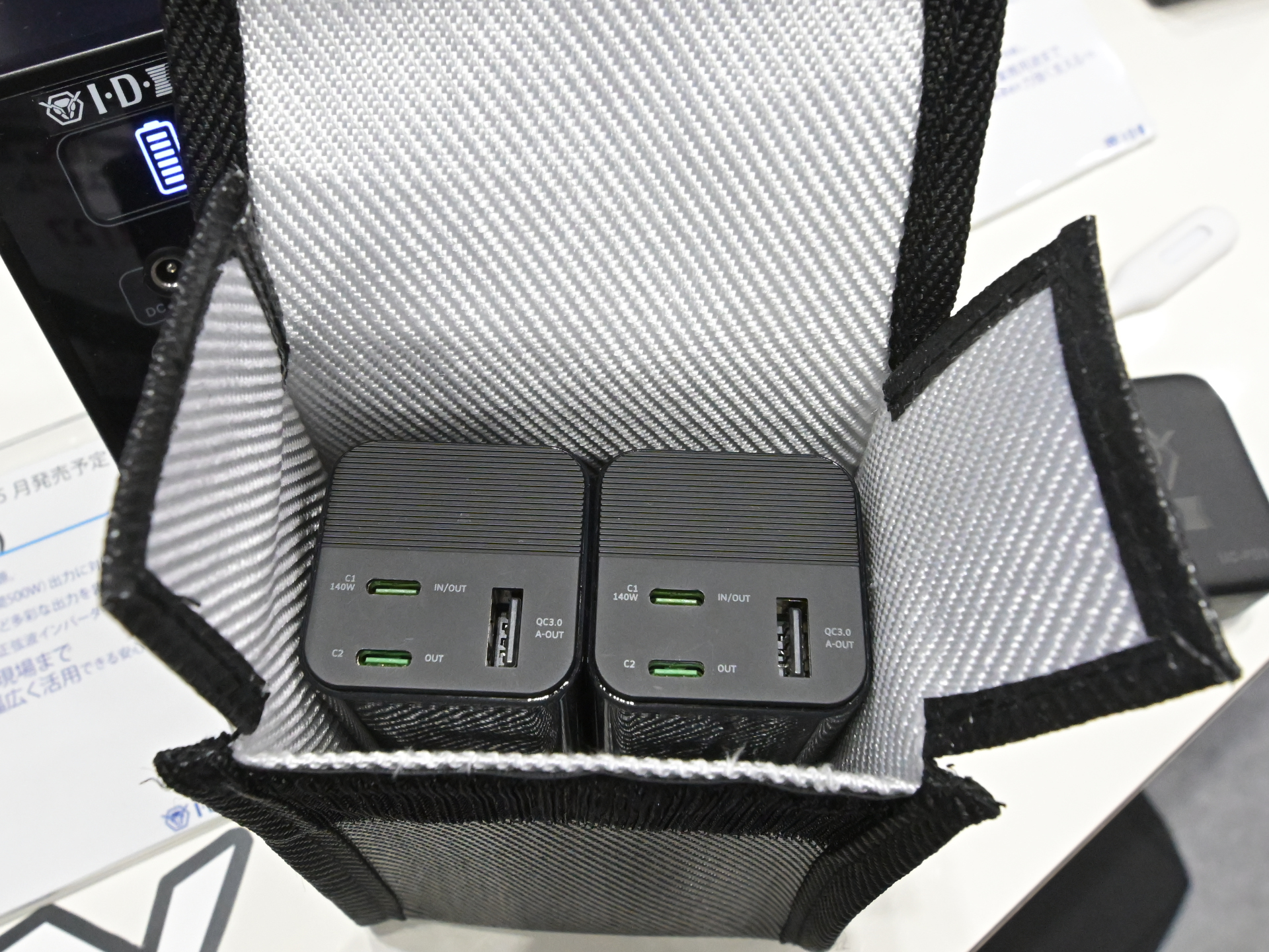 SSP-50 GUARDIAN miniを2本いれた様子