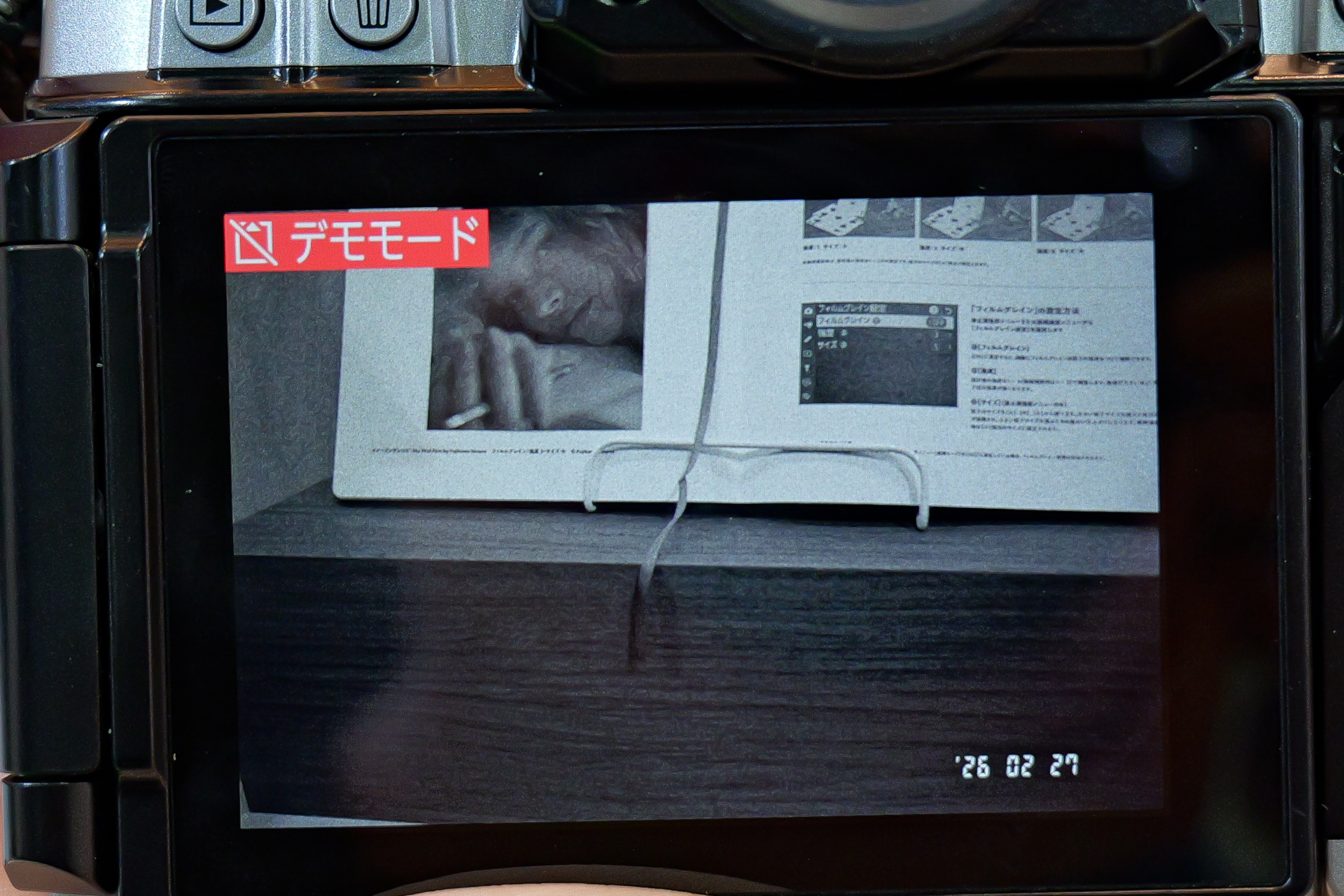 静止画/動画セレクターをB＆Wにすると日付もモノクロになる