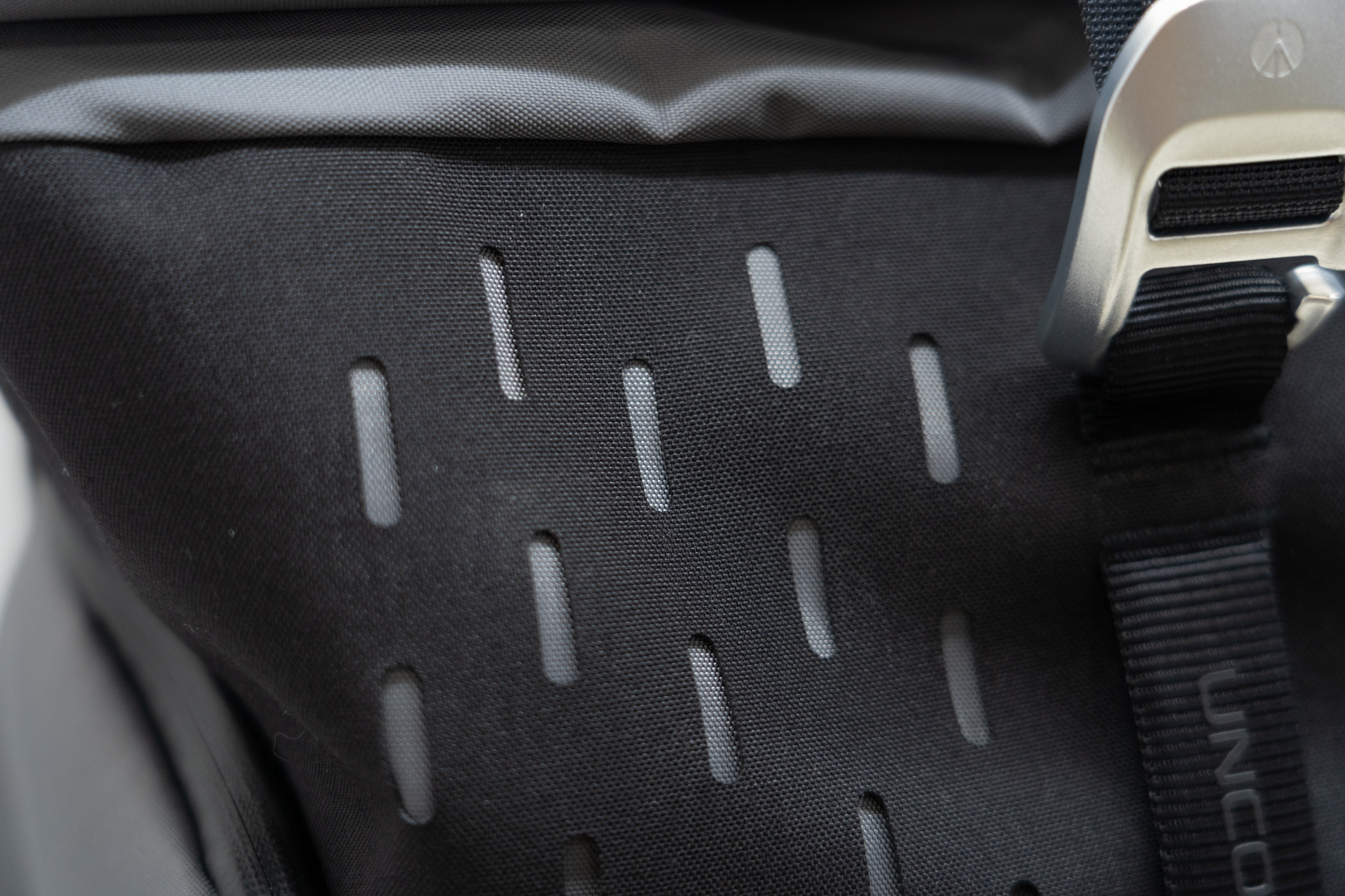 コーデュラのメッシュアウター