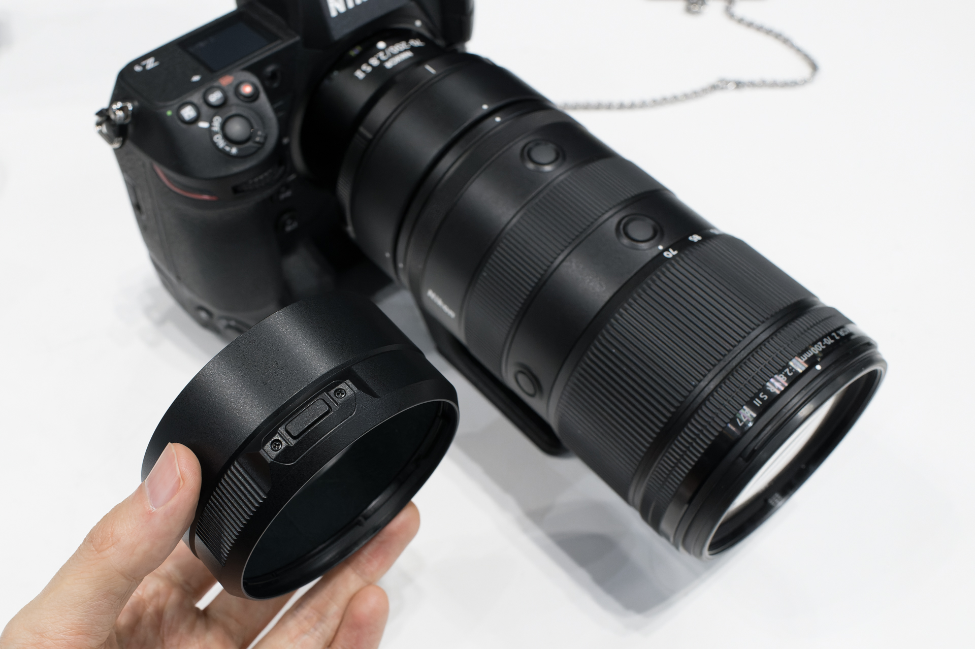 着脱式の三脚座など使い勝手を試せる