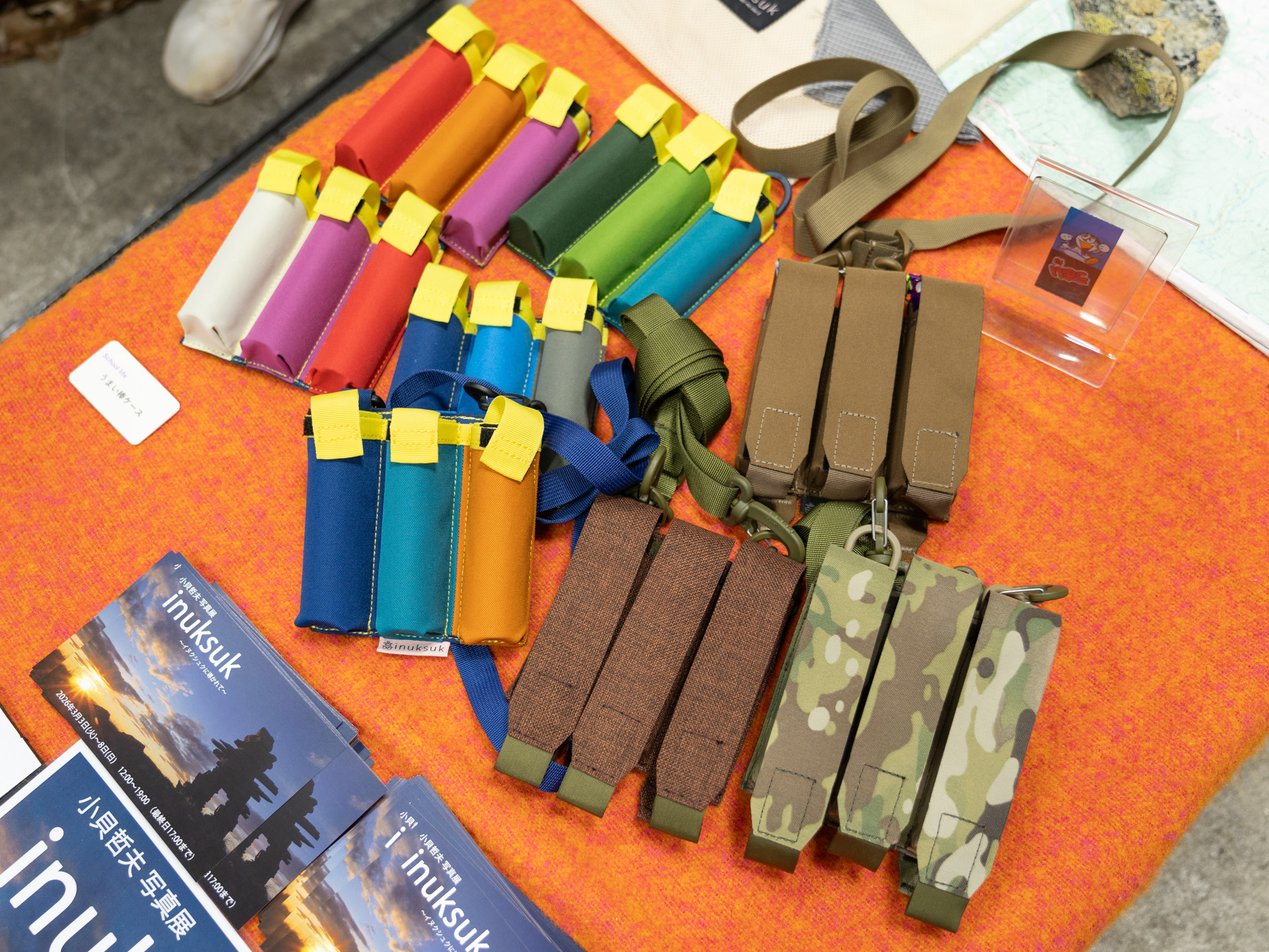 ミリタリーテイストの3色用意するほか、カラフルなタイプもラインナップする