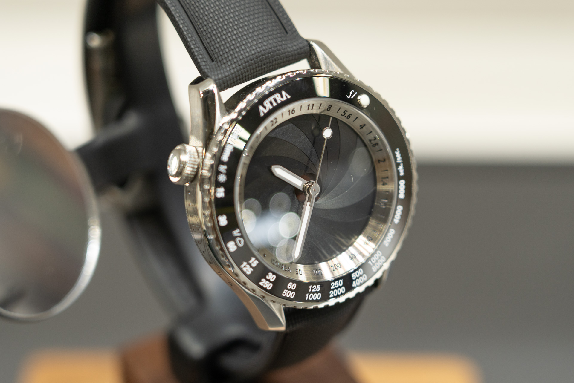 絞り羽根風ギミックを閉じたところ