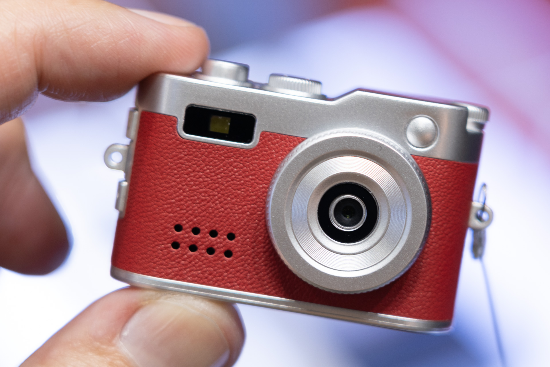 指でつまめるほどのサイズで話題になったCookie（新色のレッド、3月上旬発売）