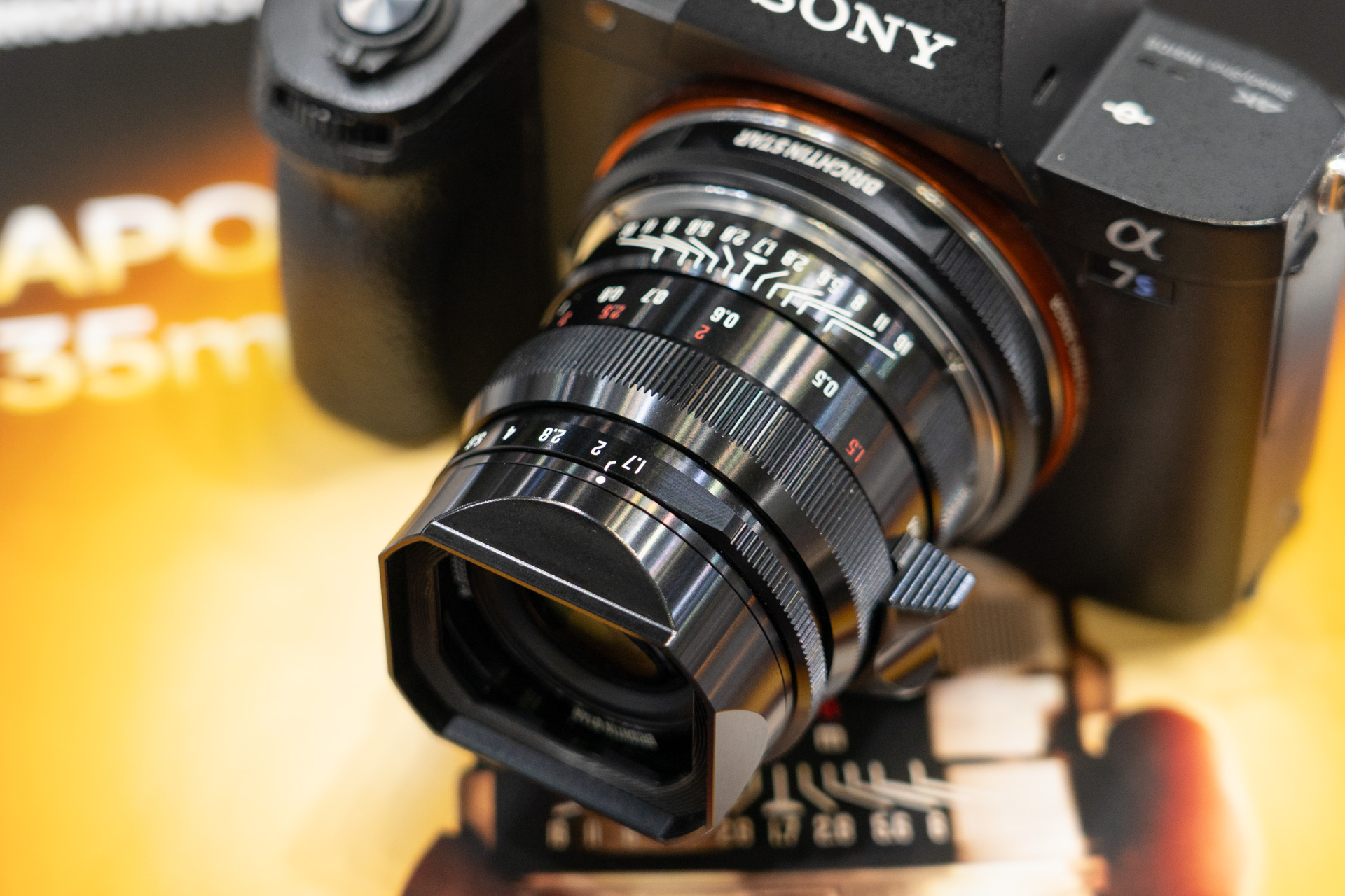 展示品は試作品。メタルフードも用意される