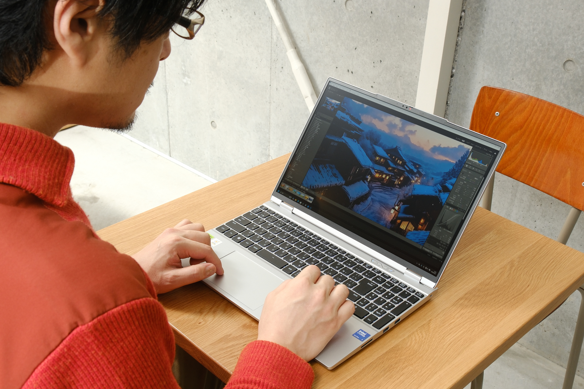 <a href="https://www.mouse-jp.co.jp/store/g/gdaiv-s5i7g60sraudw103dec/?utm_source=dcwt&utm_medium=content-text&utm_campaign=2603_dcwt_daiv_s5&utm_content=pr">DAIV S5-I7G60SR-A</a>なら出先でも強力な動画/静止画編集が行える