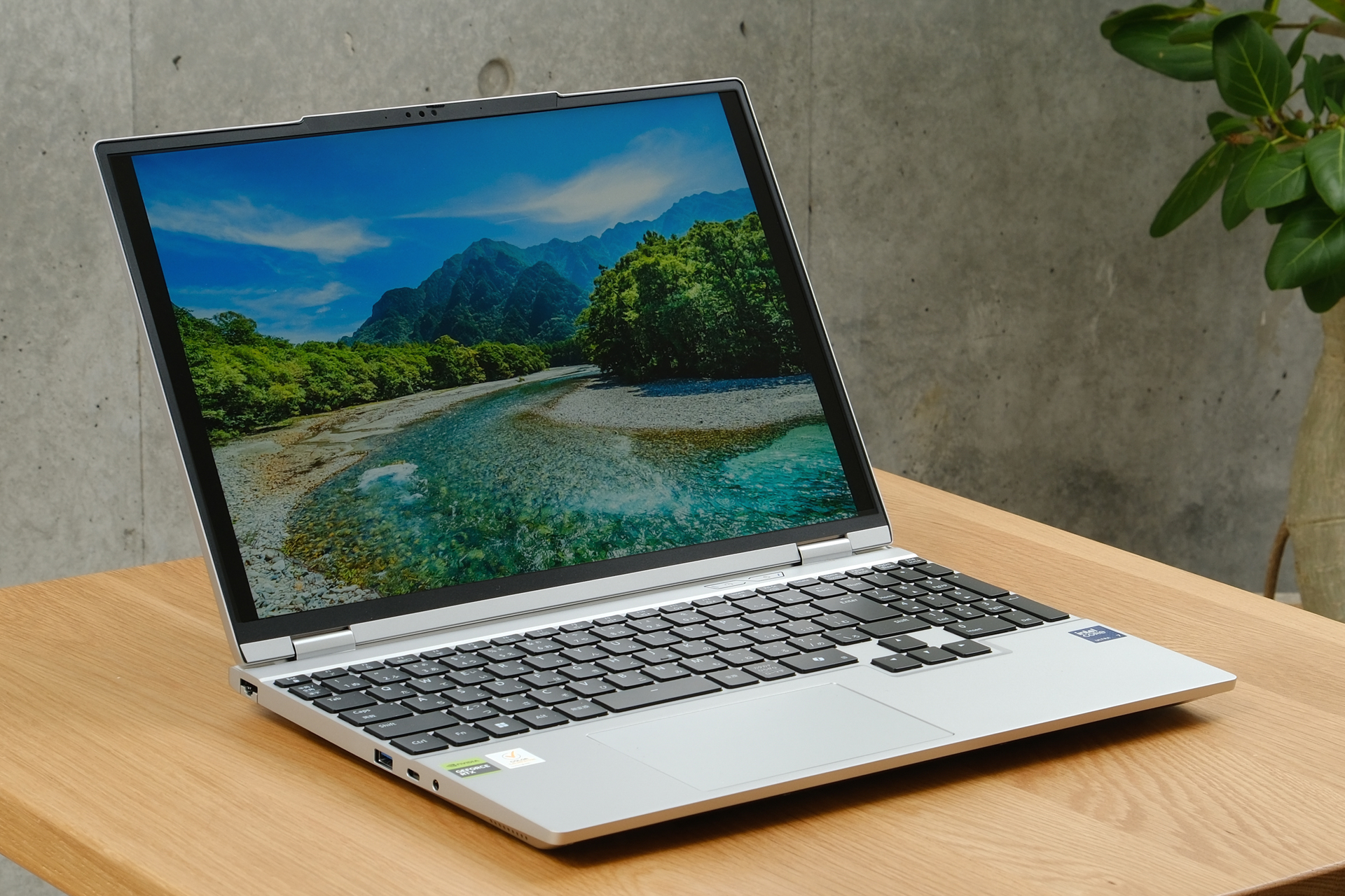 <a href="https://www.mouse-jp.co.jp/store/g/gdaiv-s5i7g60sraudw103dec/?utm_source=dcwt&utm_medium=content-text&utm_campaign=2603_dcwt_daiv_s5&utm_content=pr">DAIV S5-I7G60SR-A</a>