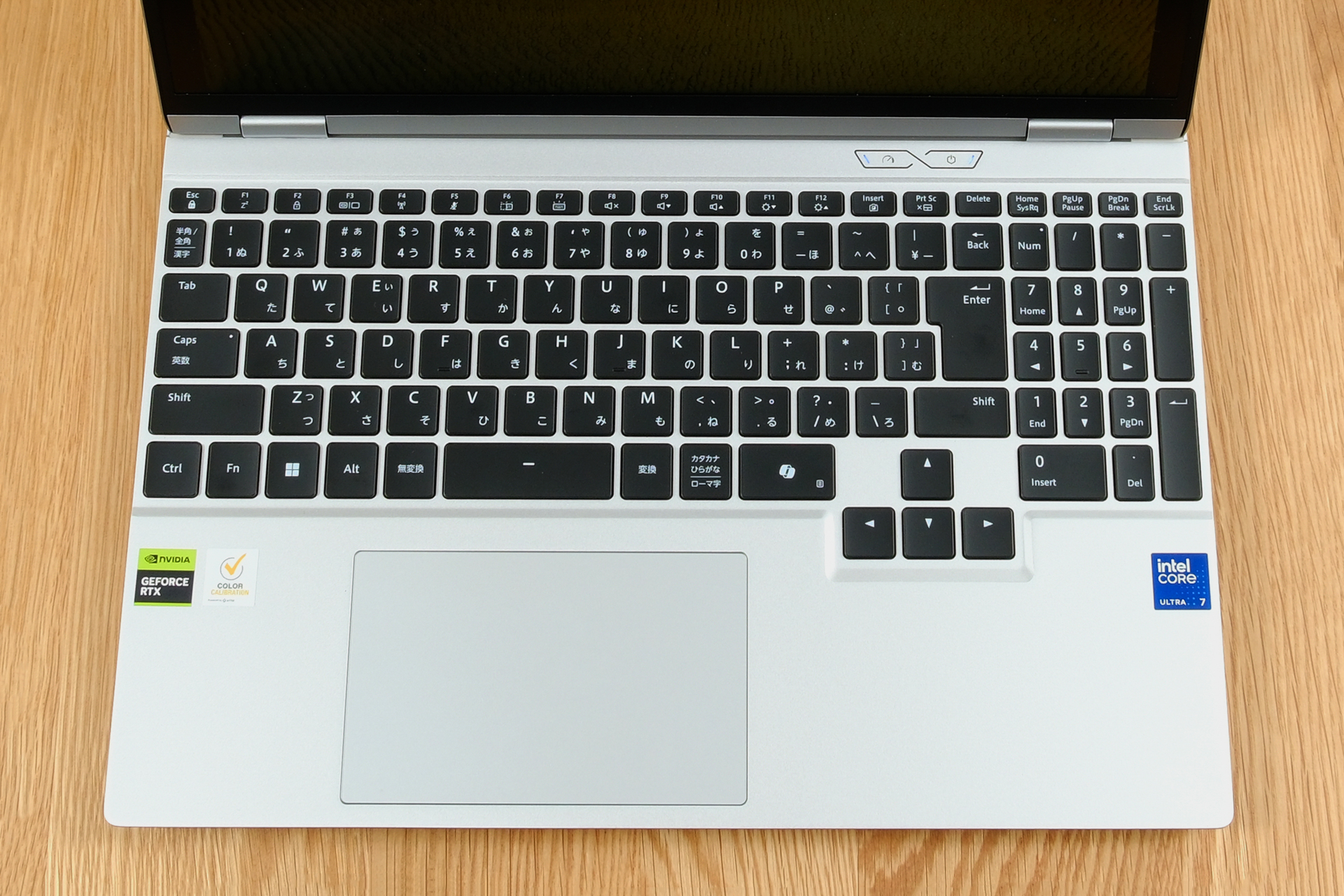 数値入力で活躍するテンキーも装備