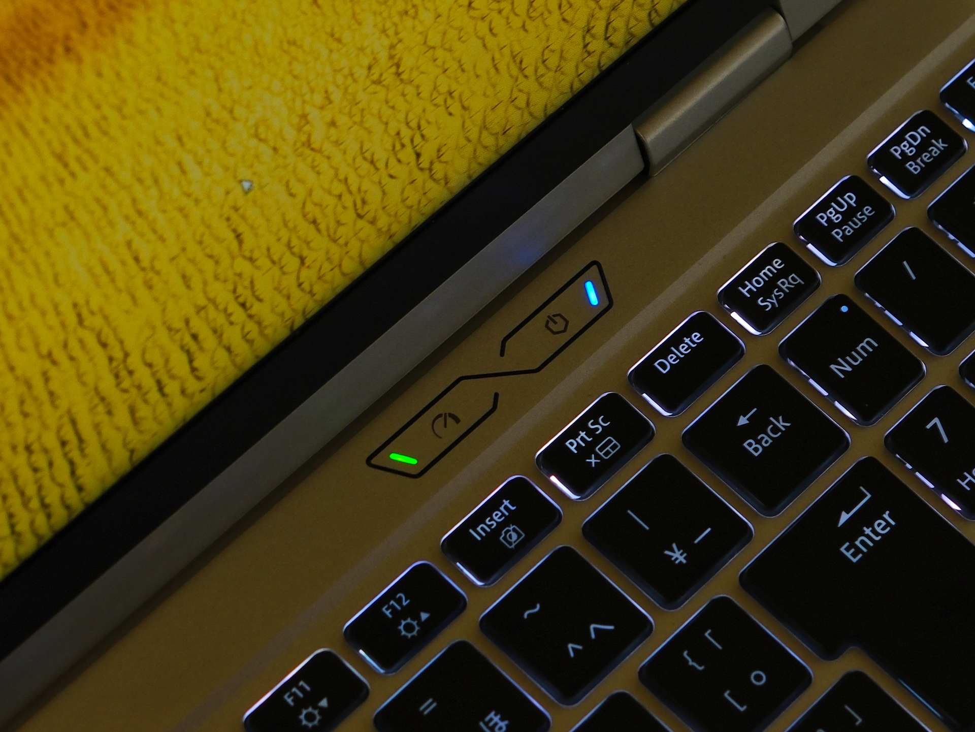 物理ボタンでパフォーマンスモードにできる