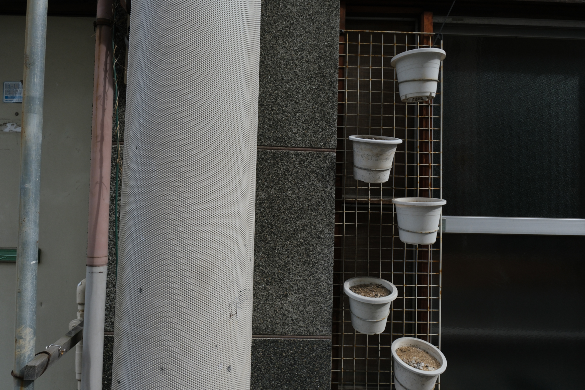 ワイド端は実焦点距離13mmですから、絞りが開いていても被写界深度が深いのは当然なんで、被写体の様子とか背景を見極めたほうがうまくいくようです。<br><span class="fnt-85">富士フイルム X-T30 III／XC13-33mmF3.5-6.3 OIS／13mm（20mm相当）／絞り優先AE（1/350秒、F8.0、−1EV）／ISO 400／フィルムシミュレーション: PROVIA</span>