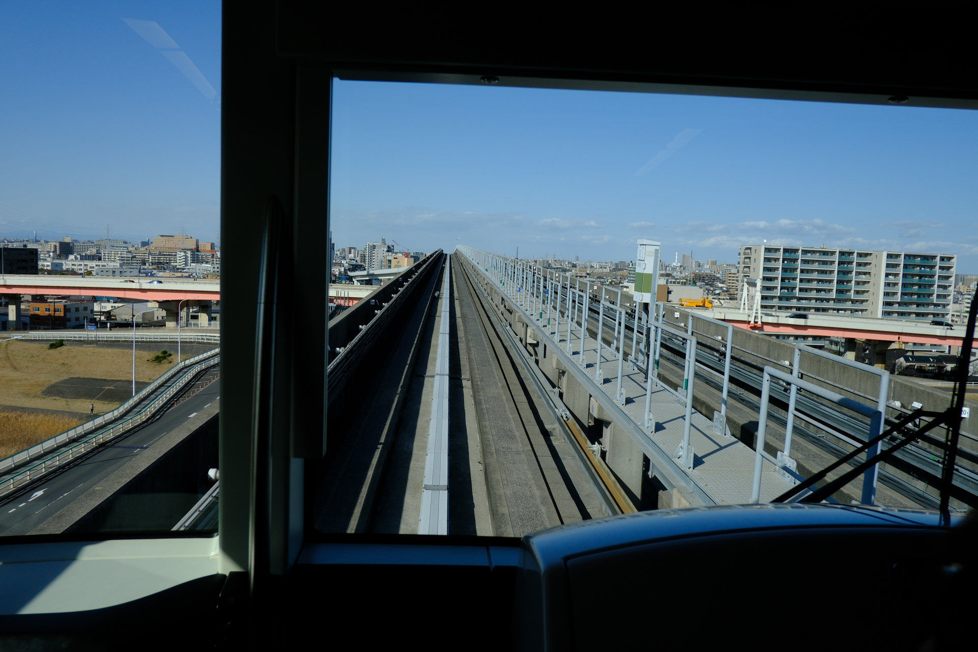 プログラムAEですと天気よくても、高速シャッター気味にシフトしますね。いや、問題はないのですが。<br><span class="fnt-85">富士フイルム X-T30 III／XF18mmF2 R／18mm（27mm相当）／プログラムAE（1/2,400秒、F5.6、−0.7EV）／ISO 400／フィルムシミュレーション: PROVIA</span>